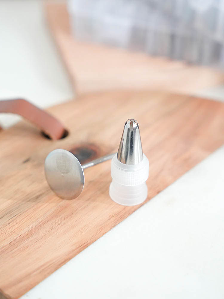 Stainless Steel Mouth of Piping Device 24 Headdress Flower Nozzle Set Cream Piping Tools Decorating Pouch Cookies Tablets Eight Teeth Flower Nozzle 32 Heads